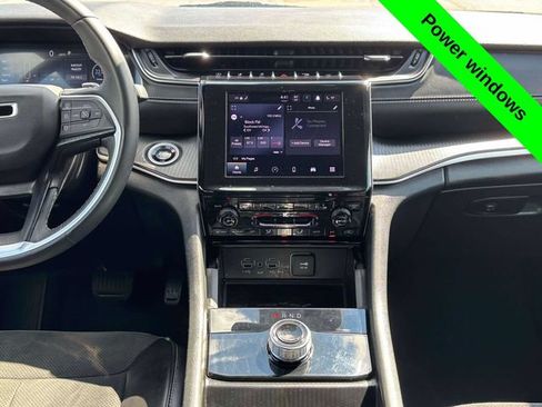 Used 2024 Jeep Grand Cherokee Altitude AWD/4WD image 29