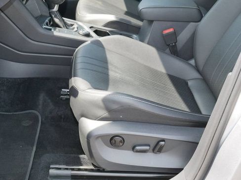 Certified 2023 Volkswagen Tiguan SE w/ Panoramic Sunroof Package AWD/4WD image 14