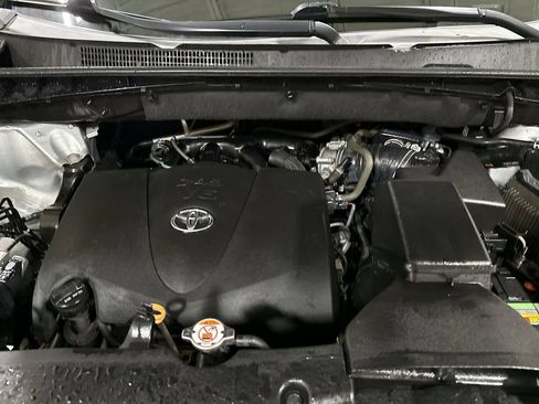 Used 2018 Toyota Highlander LE FWD image 25
