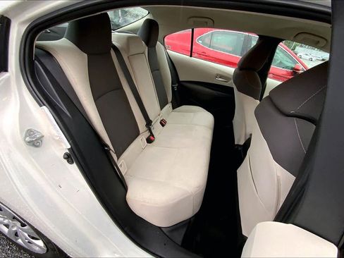 Used 2020 Toyota Corolla LE FWD image 19