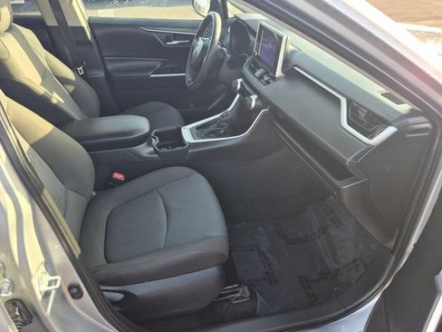 Used 2025 Toyota RAV4 XLE FWD image 5