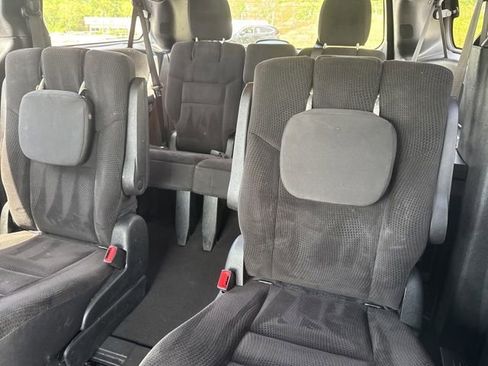 Used 2018 Dodge Grand Caravan SE FWD image 11