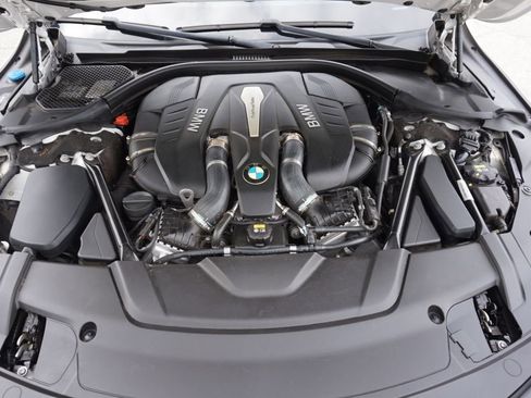 Used 2016 BMW 750i xDrive image 16