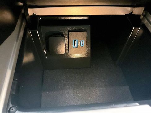 Used 2023 Ford Explorer ST-Line w/ Class IV Trailer Tow Package image 27