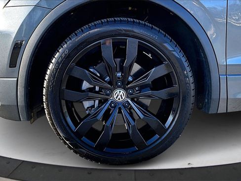 Used 2021 Volkswagen Tiguan SE R-Line image 33