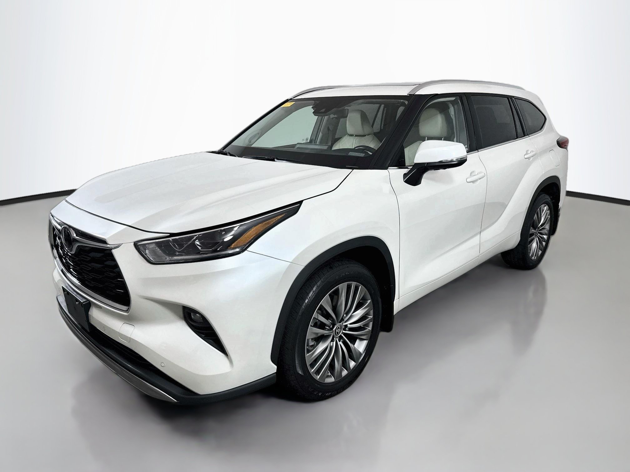 Used 2020 Toyota Highlander Platinum AWD/4WD image 3