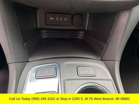 Used 2023 Chevrolet Equinox LT w/ Driver Convenience Package image 18