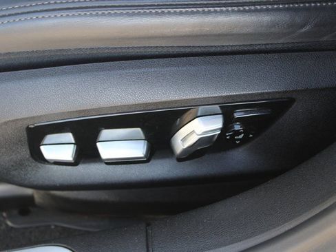Used 2018 BMW 750i image 27