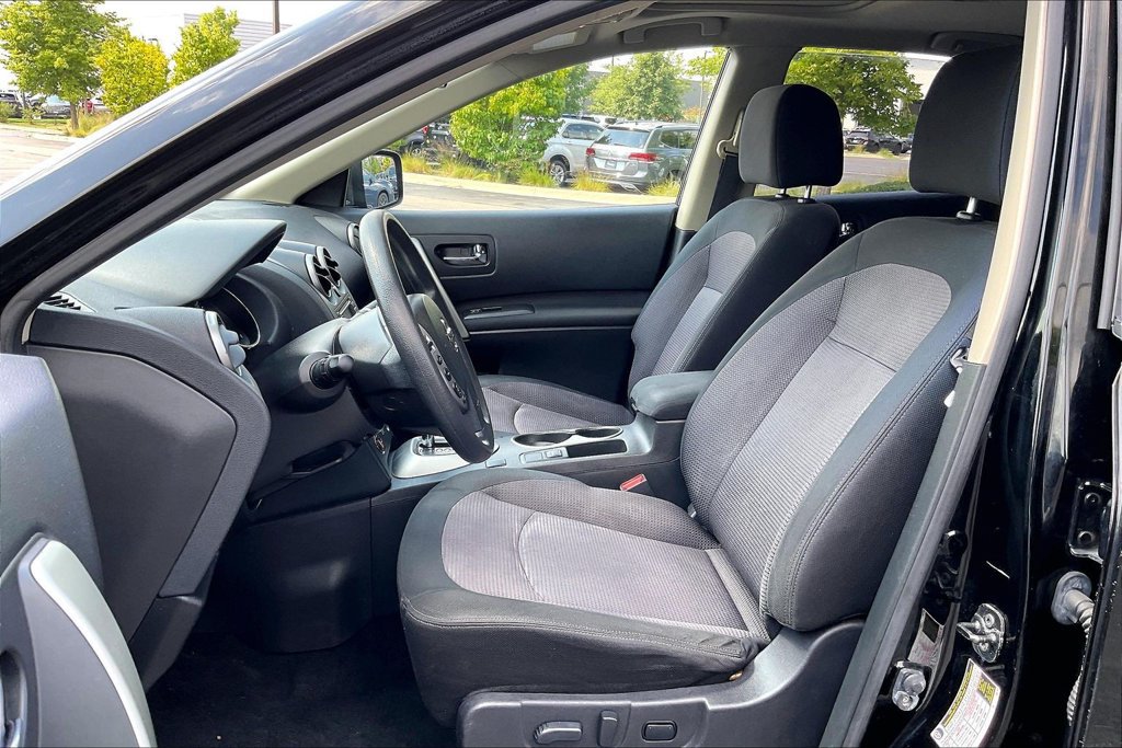 Used 2013 Nissan Rogue SV w/ Premium Pkg AWD/4WD image 30