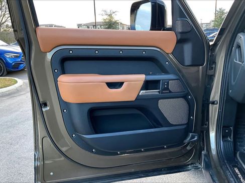 Used 2021 Land Rover Defender 110 X image 24