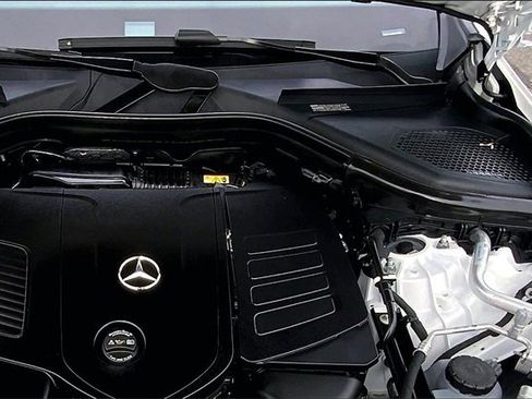 Used 2025 Mercedes-Benz GLC 300 4MATIC image 26