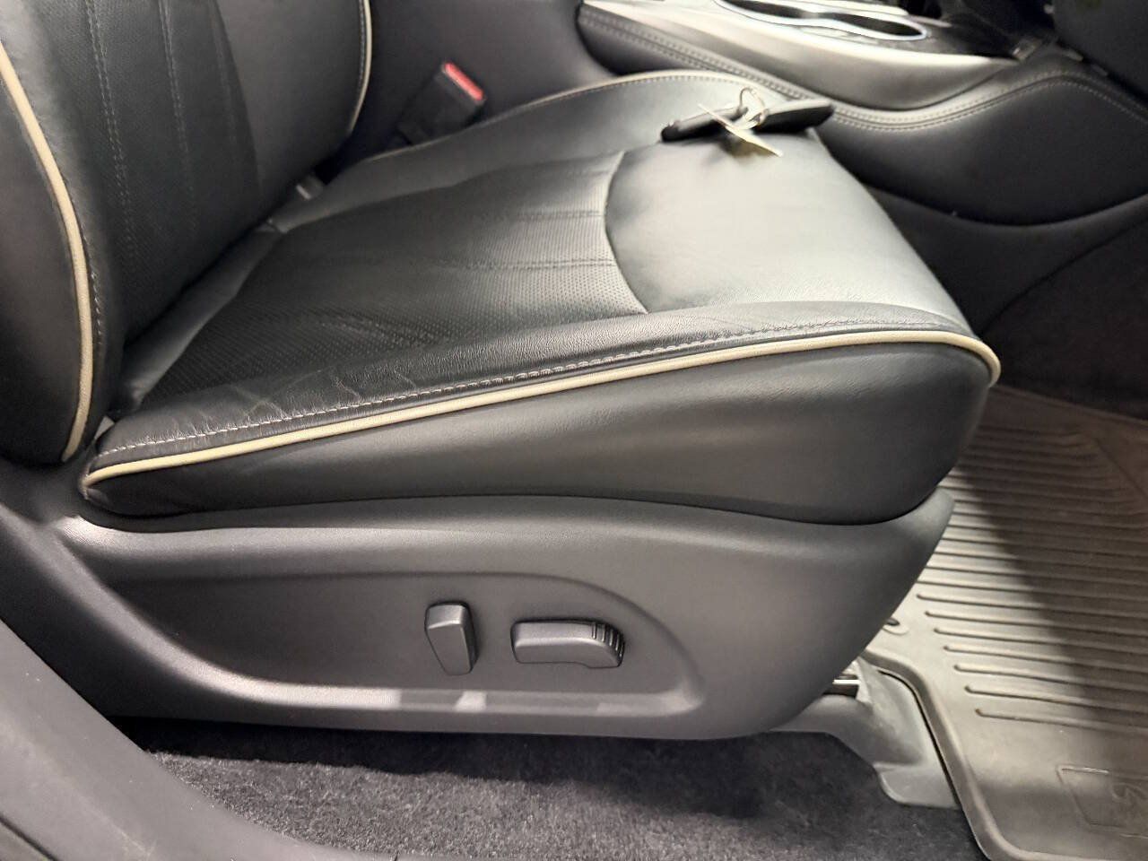 Used 2019 INFINITI QX60 Luxe w/ Essential Package AWD/4WD image 13