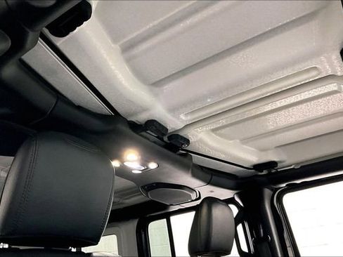 Used 2019 Jeep Wrangler Unlimited Sahara image 27