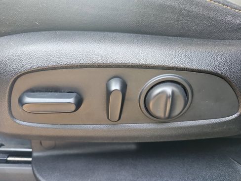 Used 2020 Chevrolet Traverse LT image 8