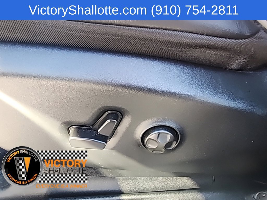 Used 2025 Chrysler Pacifica Limited FWD image 19