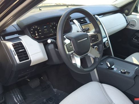 Used 2025 Land Rover Discovery S AWD/4WD image 10