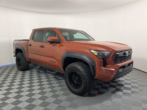 Used 2025 Toyota Tacoma TRD Off-Road AWD/4WD image 4