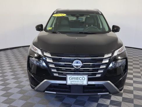 Used 2024 Nissan Rogue SL AWD/4WD image 3