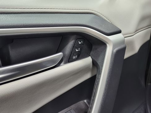 Used 2023 Toyota RAV4 Limited image 28