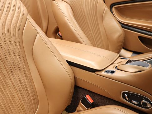 Used 2020 Aston Martin DB11 Volante RWD image 78