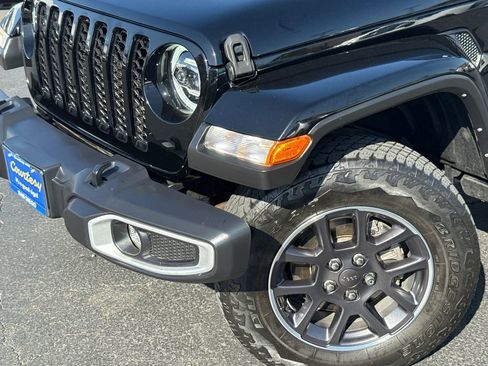 Used 2022 Jeep Gladiator Sport image 3