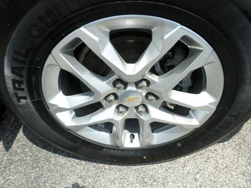 Used 2021 Chevrolet Traverse LT image 37