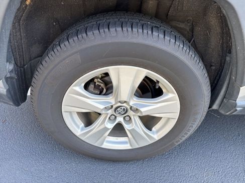 Used 2020 Toyota RAV4 XLE w/ Convenience Package image 17