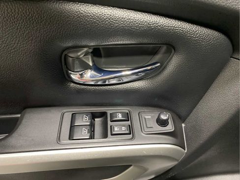 Used 2018 Nissan Titan SV image 10