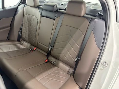 Used 2025 BMW i5 xDrive40 w/ Premium Package image 16