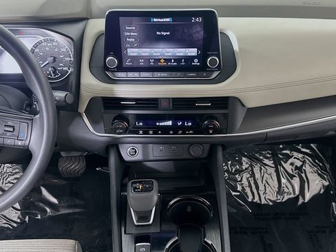 Used 2023 Nissan Rogue SV AWD/4WD image 18