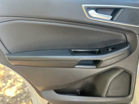 Used 2019 Ford Edge SEL w/ Equipment Group 201A FWD image 18