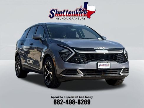 Used 2025 Kia Sportage EX FWD image 3