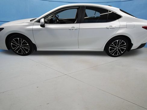 Used 2025 Toyota Camry XLE AWD/4WD image 31