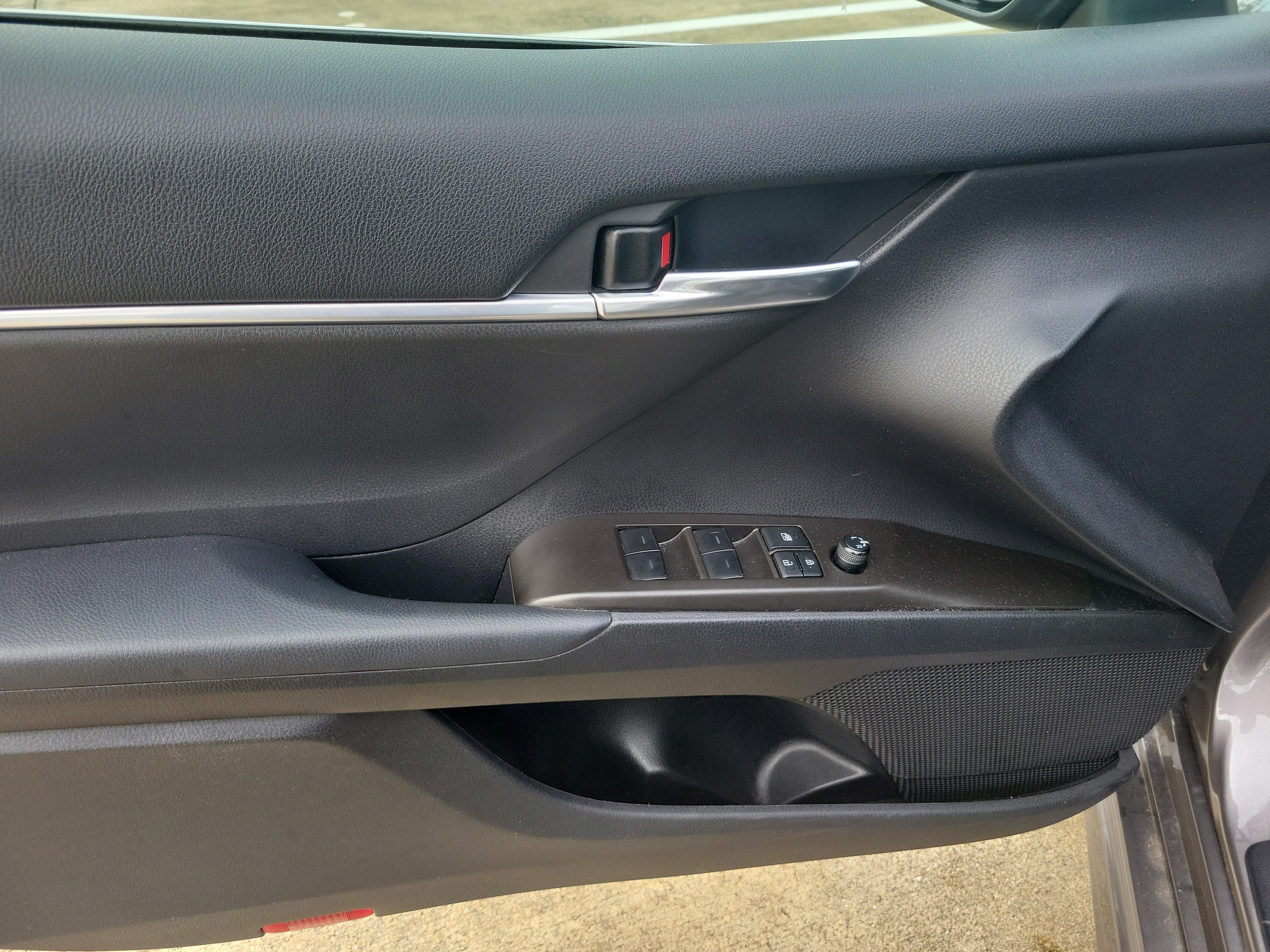 Used 2023 Toyota Camry SE FWD image 19