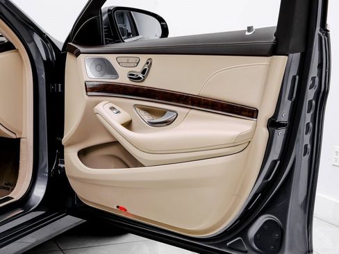 Used 2019 Mercedes-Benz S 560 4MATIC Sedan image 45