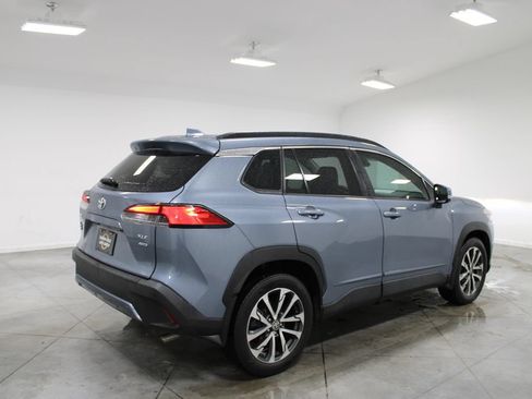 Used 2022 Toyota Corolla Cross XLE w/ Convenience Package AWD/4WD image 9