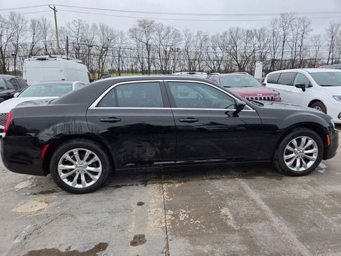 Used 2016 Chrysler 300 Limited w/ Driver Convenience Group image 16