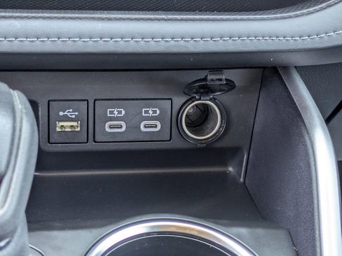 Used 2023 Toyota Highlander L image 17