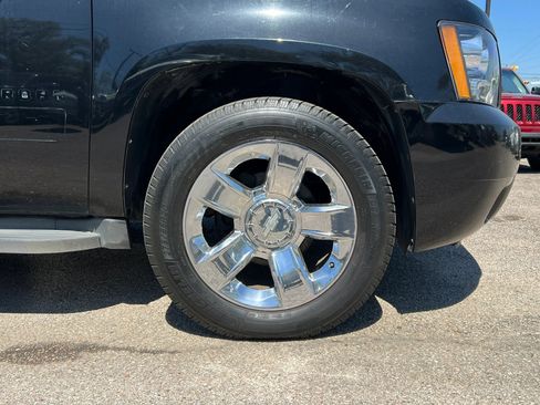 Used 2012 Chevrolet Suburban LT image 24