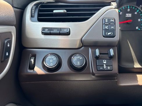 Used 2019 GMC Yukon XL Denali w/ Denali Ultimate Package AWD/4WD image 17
