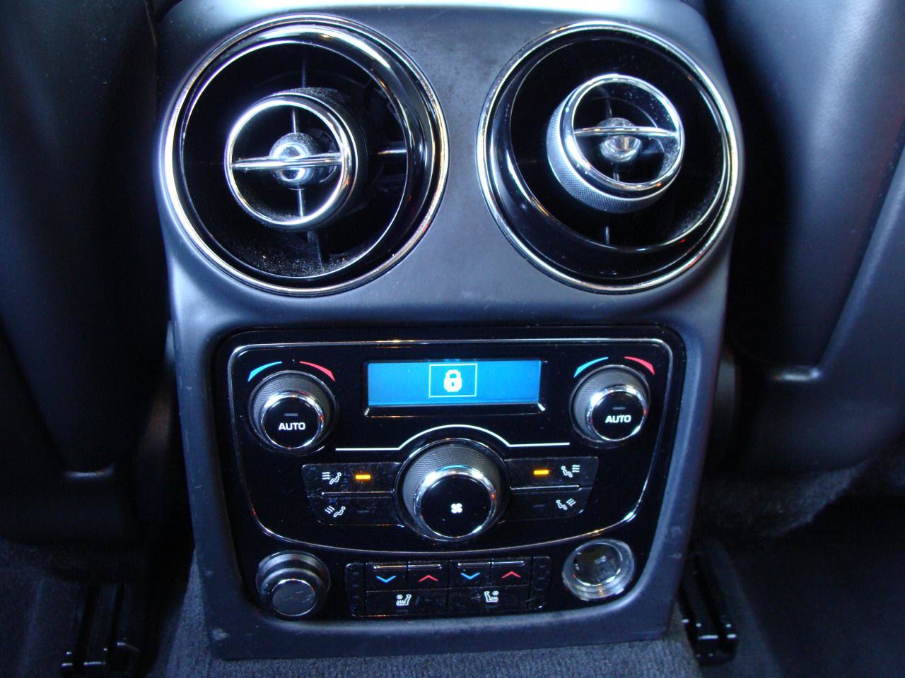 Used 2014 Jaguar XJ R RWD image 38