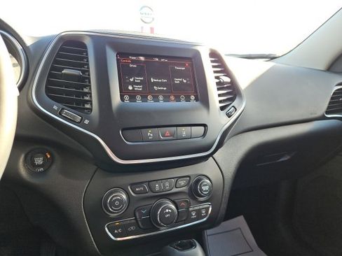 Used 2021 Jeep Cherokee Latitude Plus image 37