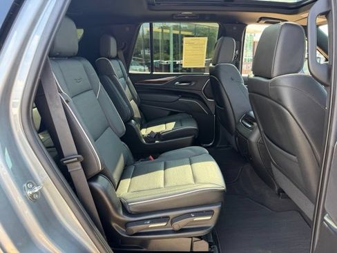 Used 2023 Cadillac Escalade Premium Luxury AWD/4WD image 20