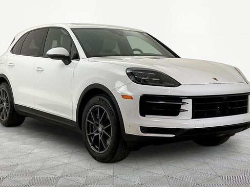 Used 2024 Porsche Cayenne AWD/4WD image 3