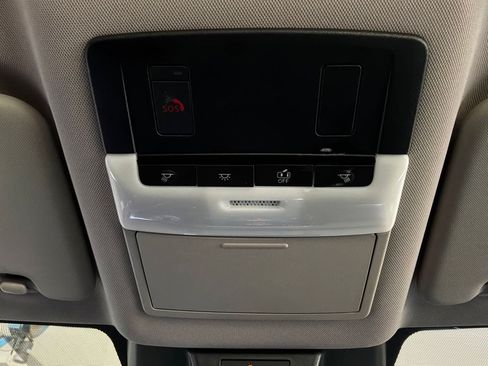 Used 2025 Nissan Rogue SV FWD image 18