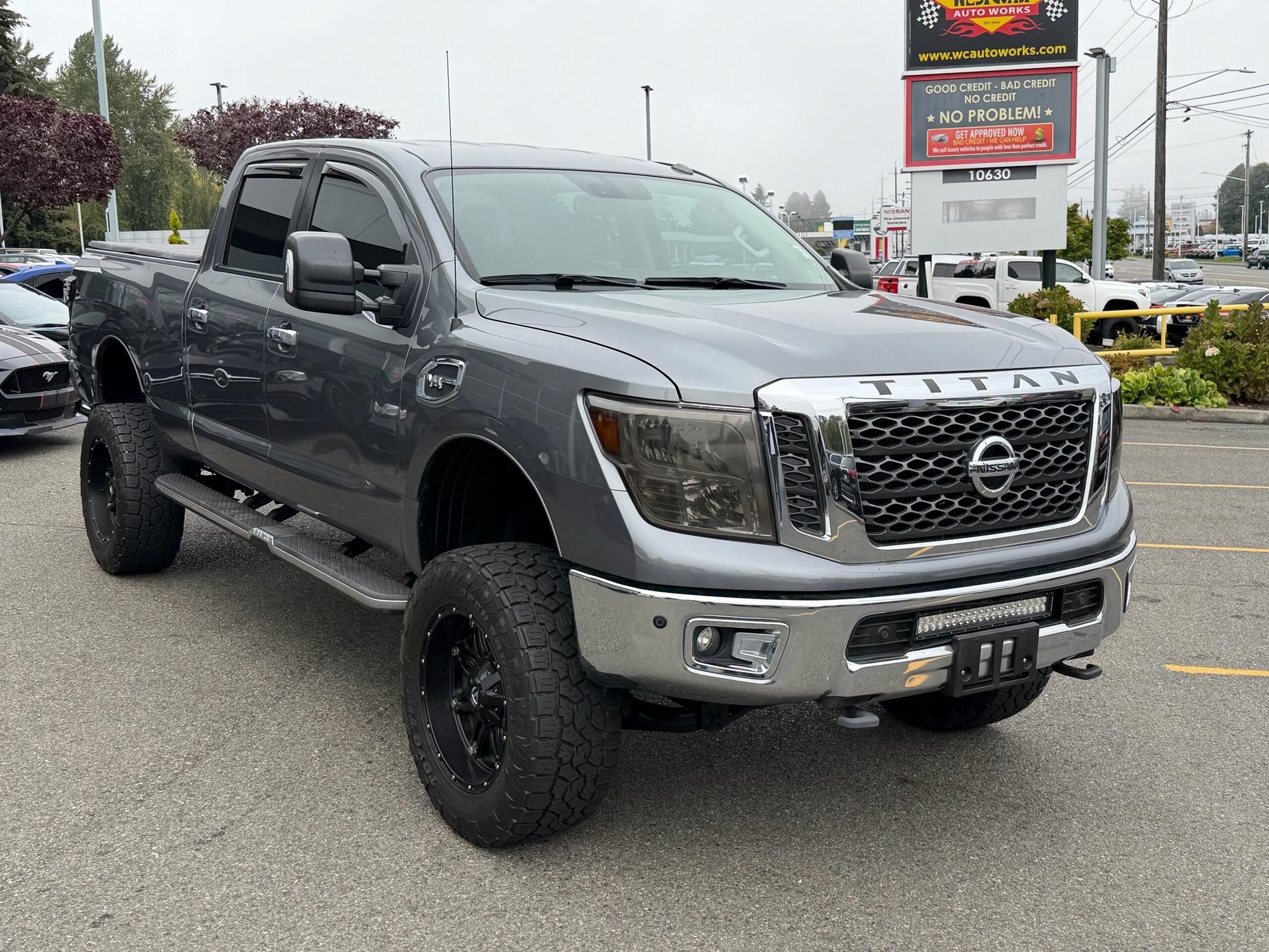 Used 2017 Nissan Titan SV AWD/4WD image 9