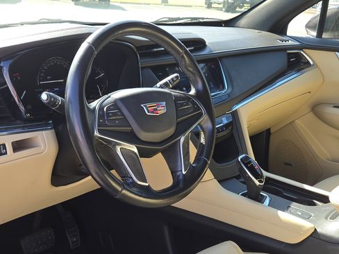 Used 2019 Cadillac XT5 FWD image 18