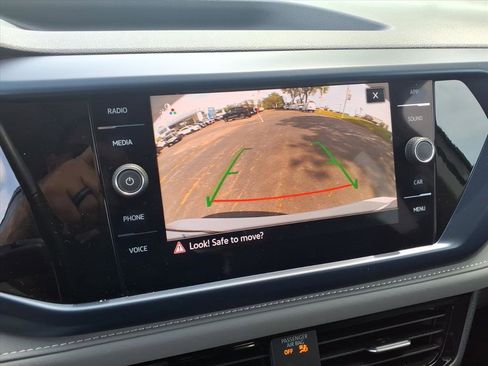 Used 2024 Volkswagen Taos SE w/ Panoramic Sunroof Package AWD/4WD image 10