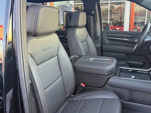 Used 2024 GMC Yukon XL Denali w/ Advanced Technology Package image 24