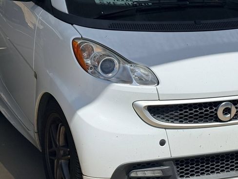 Used 2015 smart fortwo passion RWD image 4